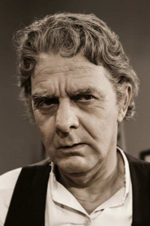 Sílvio Rocha as Rafael