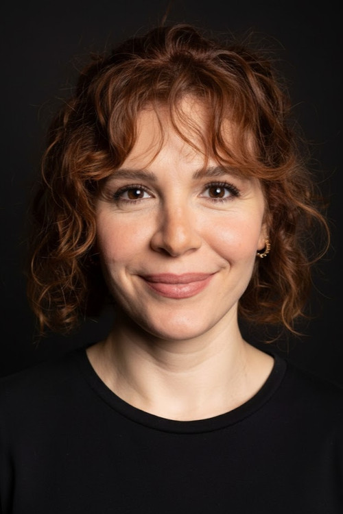 Aylin Kontente as Mine