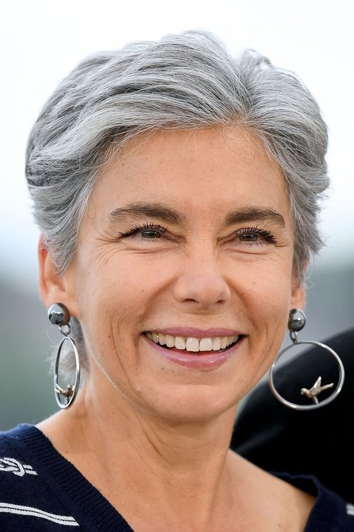 Élisabeth Quin as Narrator (voice over)