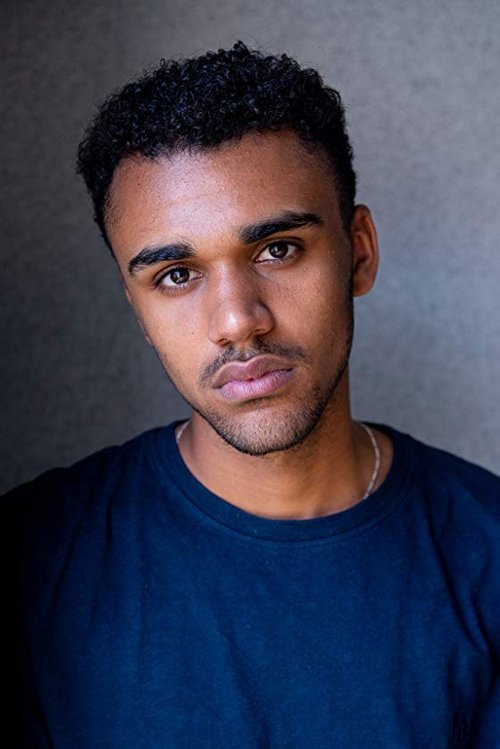 Langston Uibel as Felix