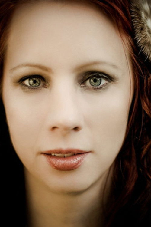 Elin Kåven as Singer/Dancer