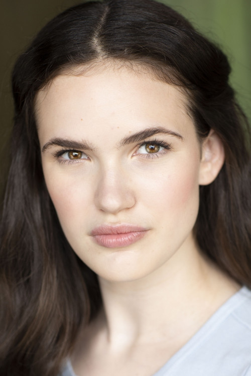 Avery Moss as Carrie Berzins