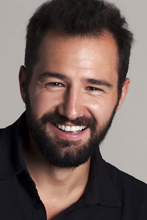 Faruk Barman as Mümtaz (Gerçek)