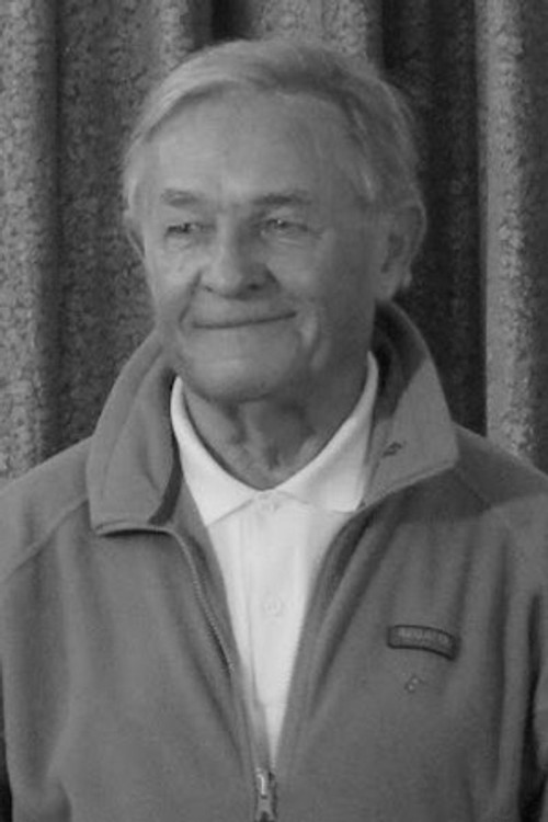 Mieczysław Janowski as Kelner Henio