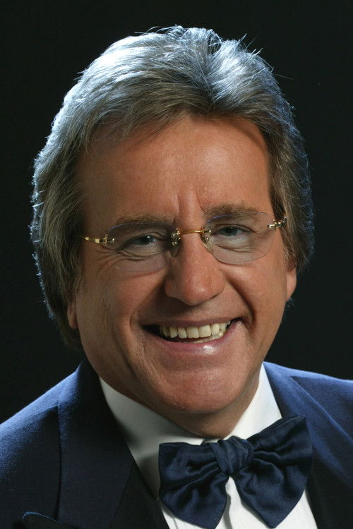 Lee Towers as Commandant Luchtvlucht