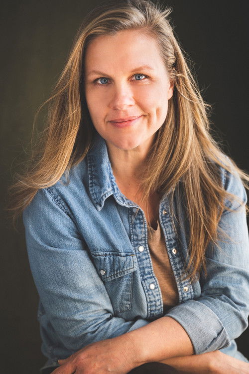 Julie Sweum as Naomi Beauchamp