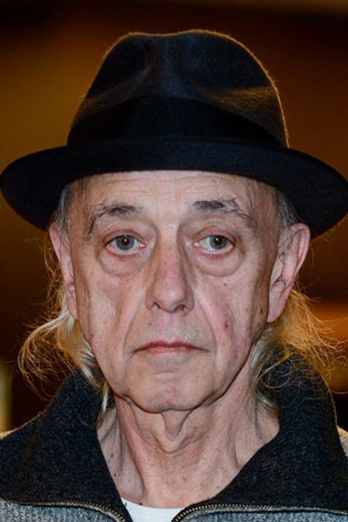 Peter Behrens as Kargus