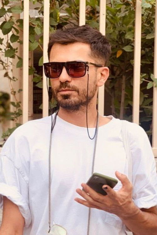 Ehsan Gharedaghi as Amir