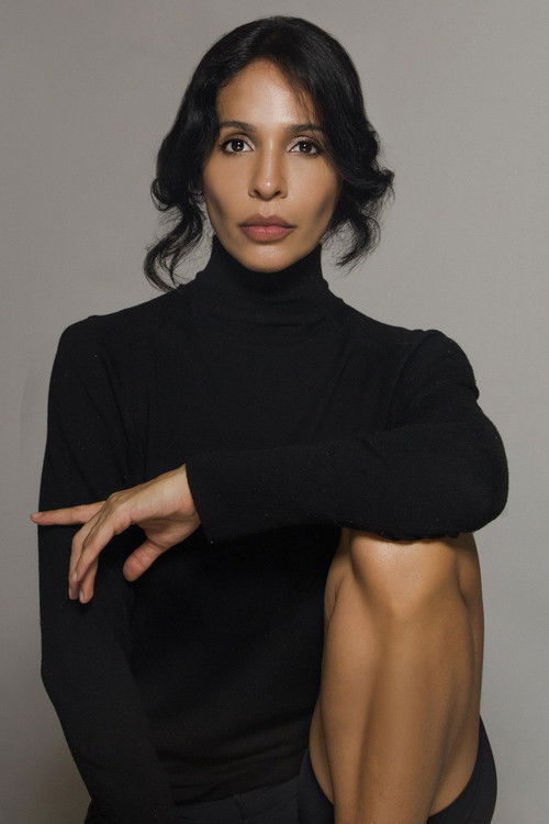 Pollyanna Rocha as Polly