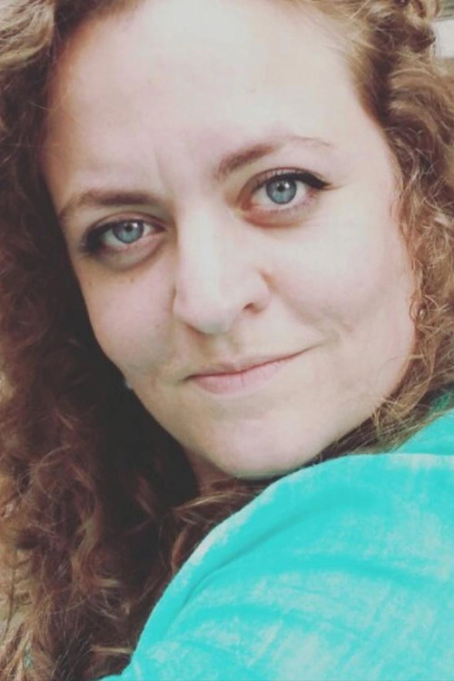 Camila Dougall as Profesora de Teatro