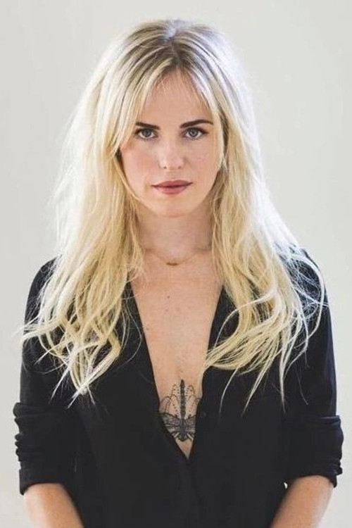 Josje Huisman as Josje