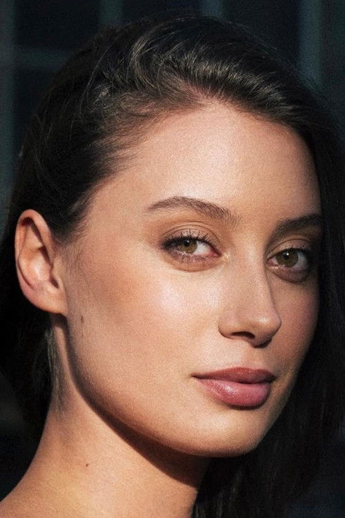 Melisa Ferhatovic as Amina Besic