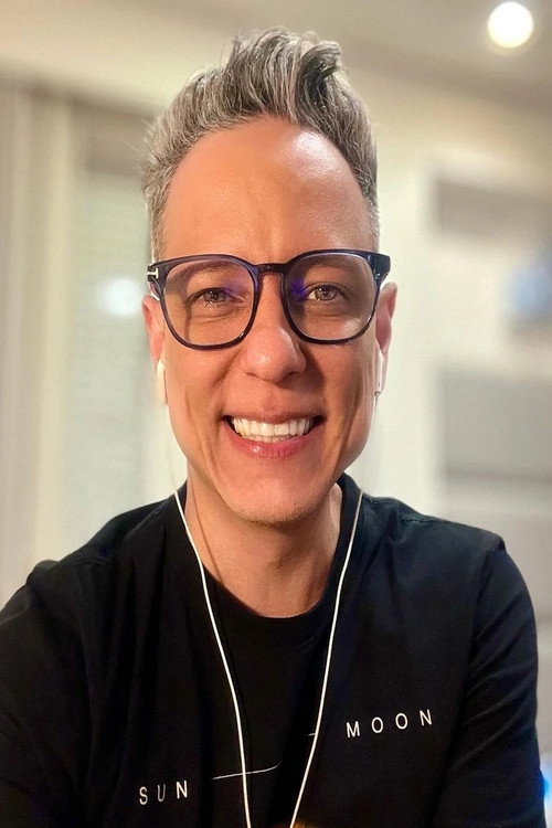 Felipe Grinnan as Narrador