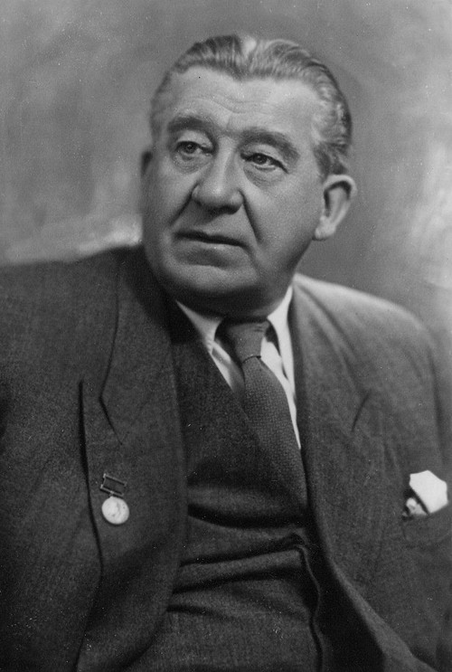 Aleksandr Larikov as Old Soldier