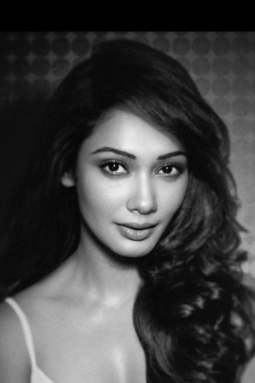 Yureni Noshika as Hiruni