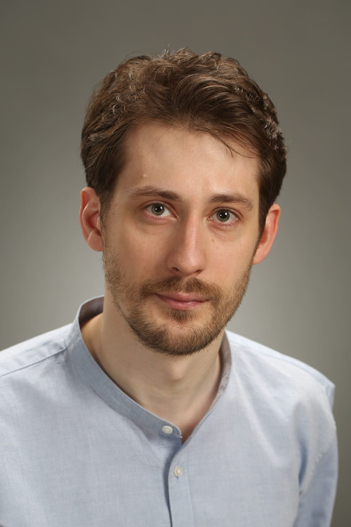 Pavel Demyanov as Jacq, kidnapper of the gallery