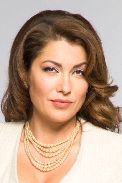 Klelia Renesi as Katia Papadamou