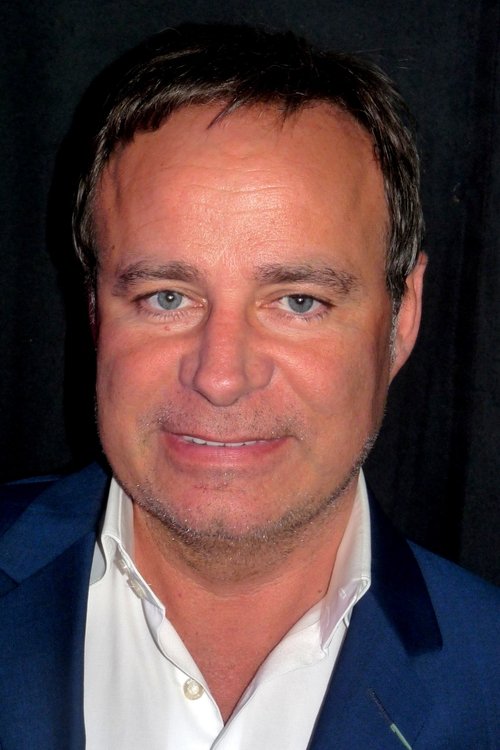 Fabien Lecoeuvre as Chroniqueur récurrent