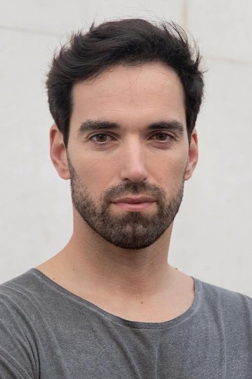 Bruno Madeira as O Homem (The Man)