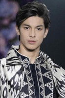 Eddy M. Meijer as Darren Antonio