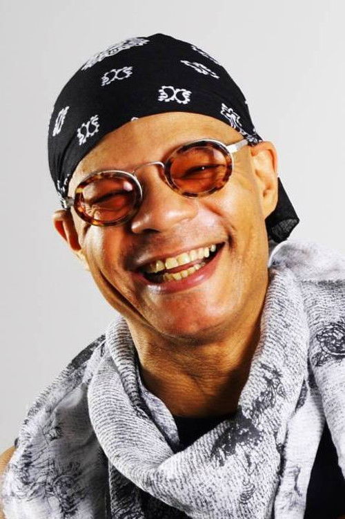 Fernando Saunders as Bass