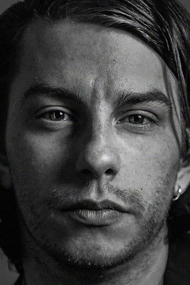 Nicholas Ashe Bateman as Lawrence (age 25)