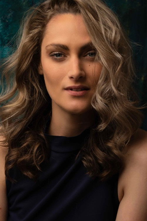 Caroline Levien as Anika