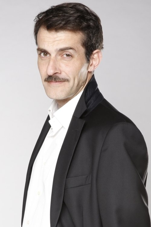 Ruben Rigillo as Marco, Nino's father