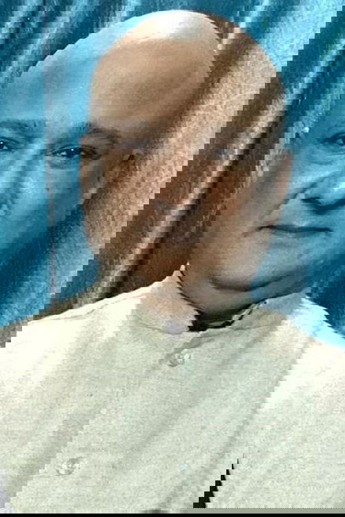 Alok Nath Pathak as Diamond Courier Man