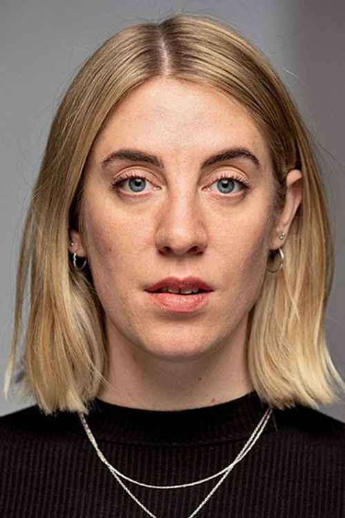 Kimmie Liv Sennova as Pia