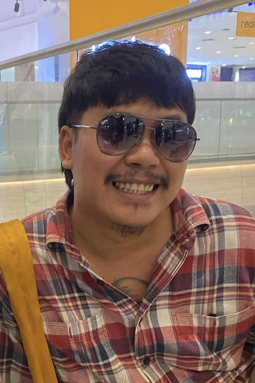 Songkran Sitthi as Bew