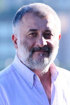 Cristi Puiu as Viorel