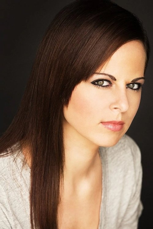 Chloé Bruce as Lieutenant