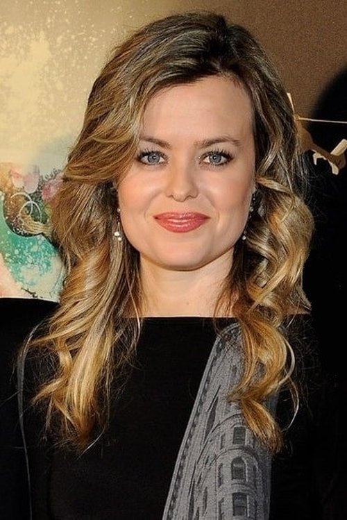 Carmen Vicente-Arche as Alicia