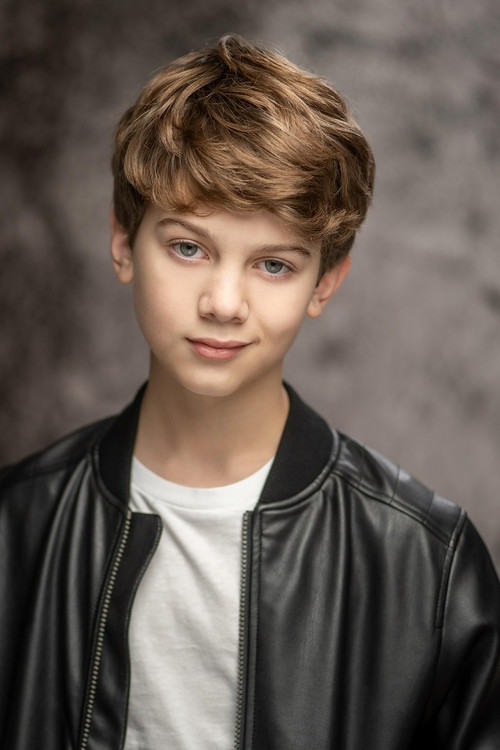 Daniel Lipka as Thomas