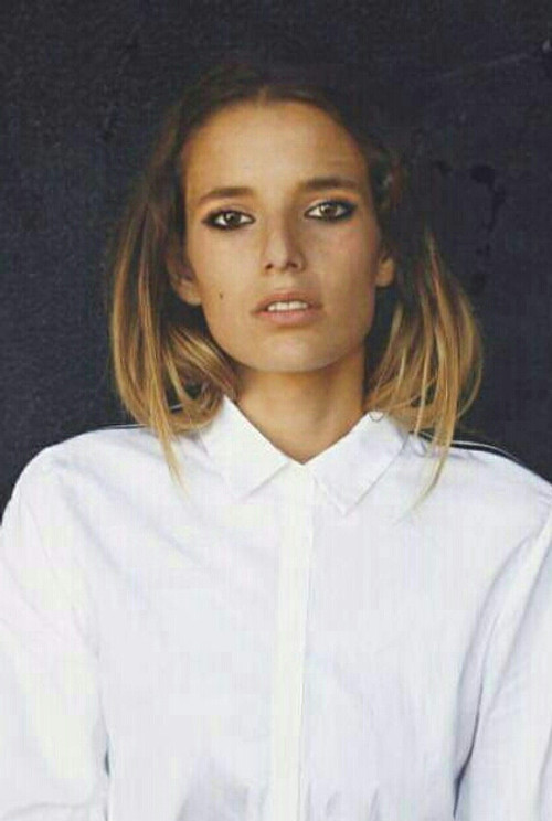 Carmela Martins as Comba