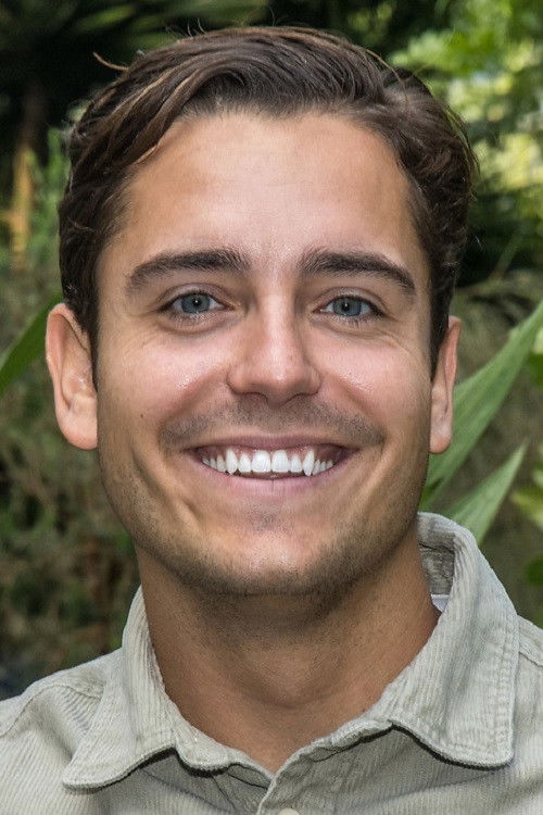 Floris Göbel as Self - Host