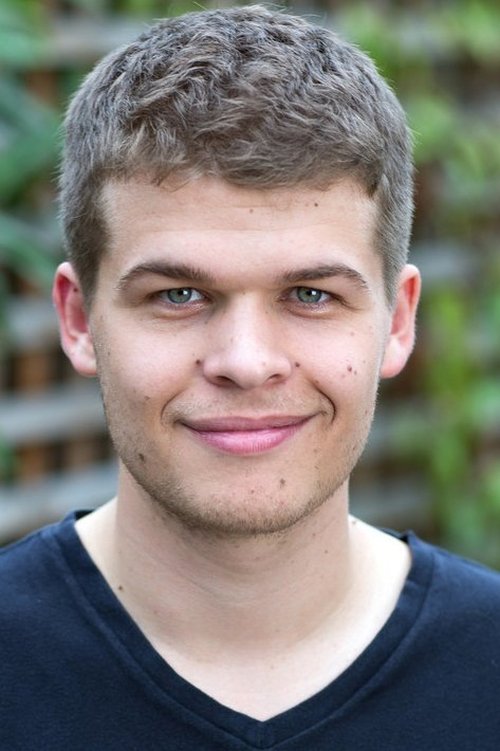 Mik Byskov as Simon