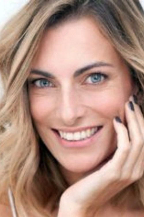 Julie Herbillon as The little Flower / The Postman