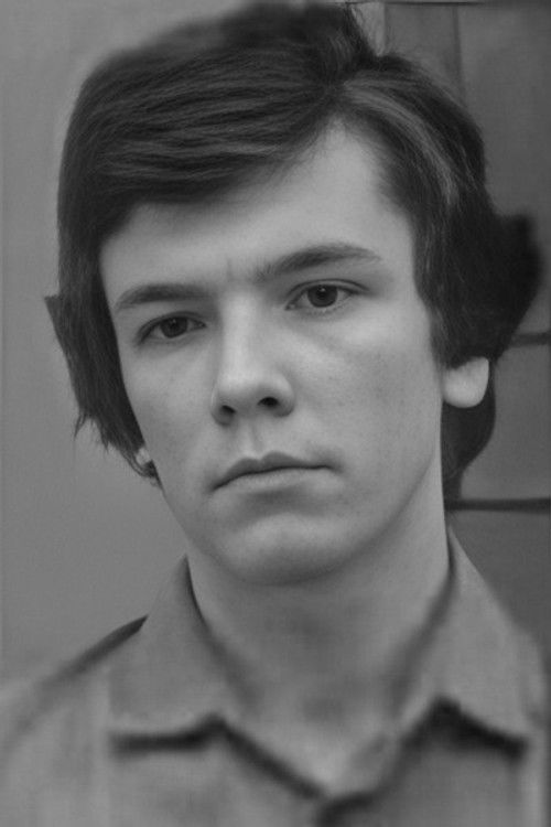 Mikhail Yakovlev as руководитель ВИА «Мельница»