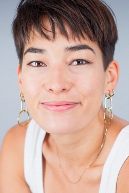 Julia Asuka Riedl as Operator