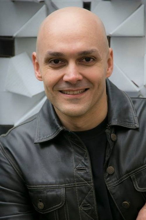 Roberto Alencar as Marcelo