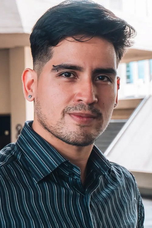 Elmer Eduardo Pinto as Leo