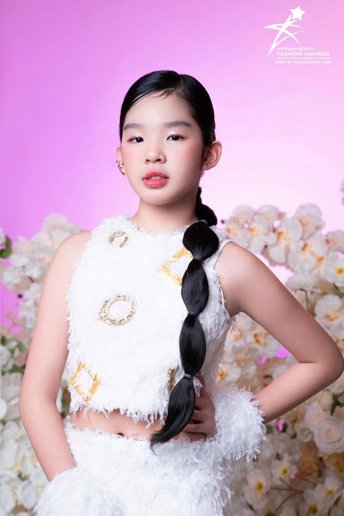 Victoria Thiên An as Young Nina