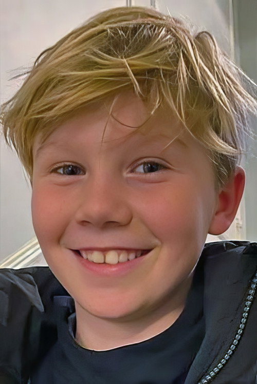 Mikkel Bjørnskov Schalech as Eske