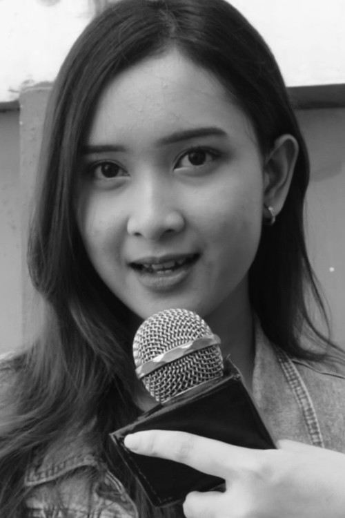 Anne Alvina as Caroline