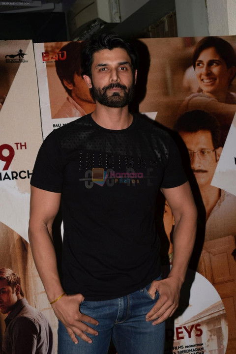 Ameet Gaurr as Mahesh Pandey