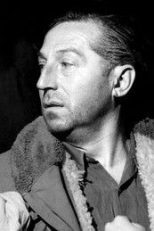 Jean Clarieux as Le brigadier sur le banc (uncredited)