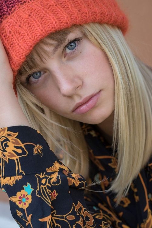 Hanna Binke as Johanna