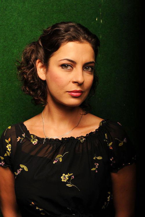 Milena Avramova as сервитьорката Милена